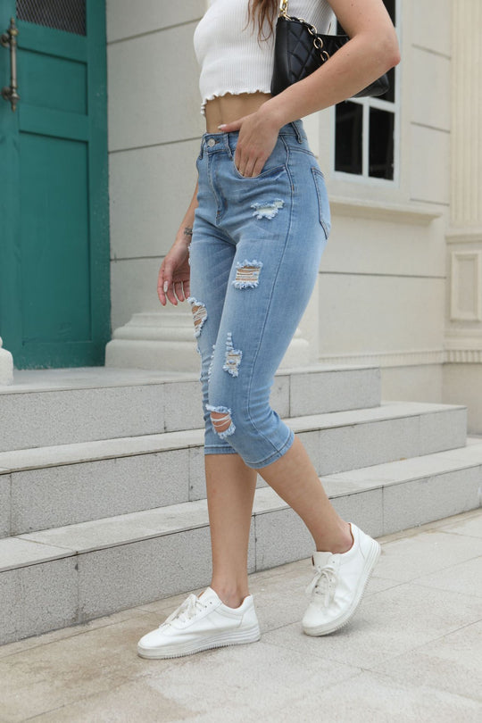 Damen Denim Caprihose mit distressed Details und hohem Bund EB