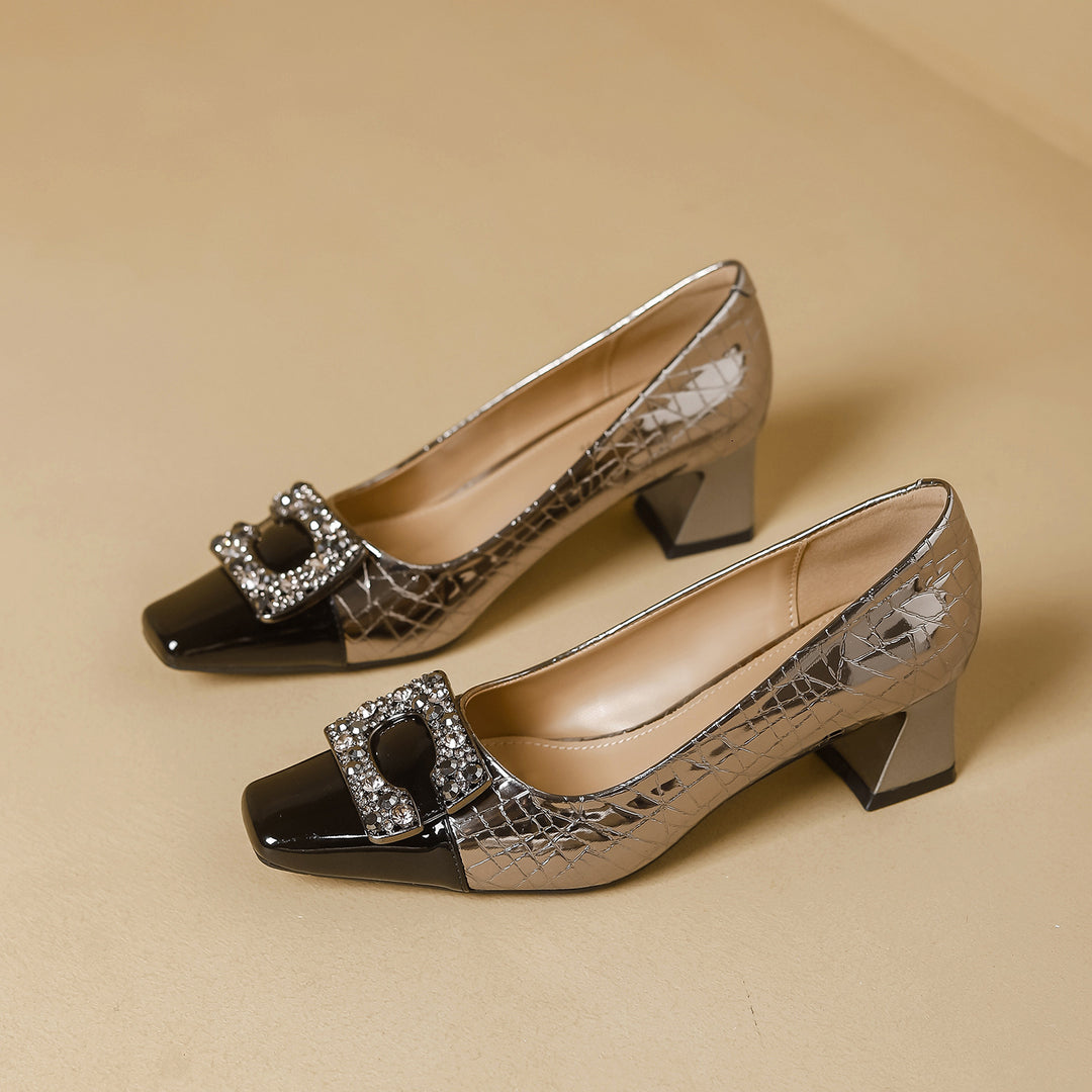 Damen elegante Pumps mit funkelndem Schmuckdetail und Absatz EB