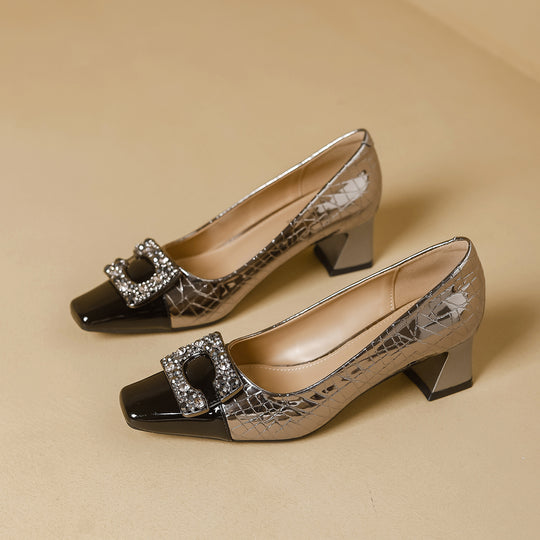 Damen elegante Pumps mit funkelndem Schmuckdetail und Absatz EB