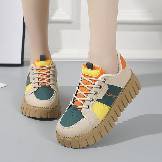 Damen Plateau-Sneaker mit strukturiertem Sohlenprofil und modischem Design EB