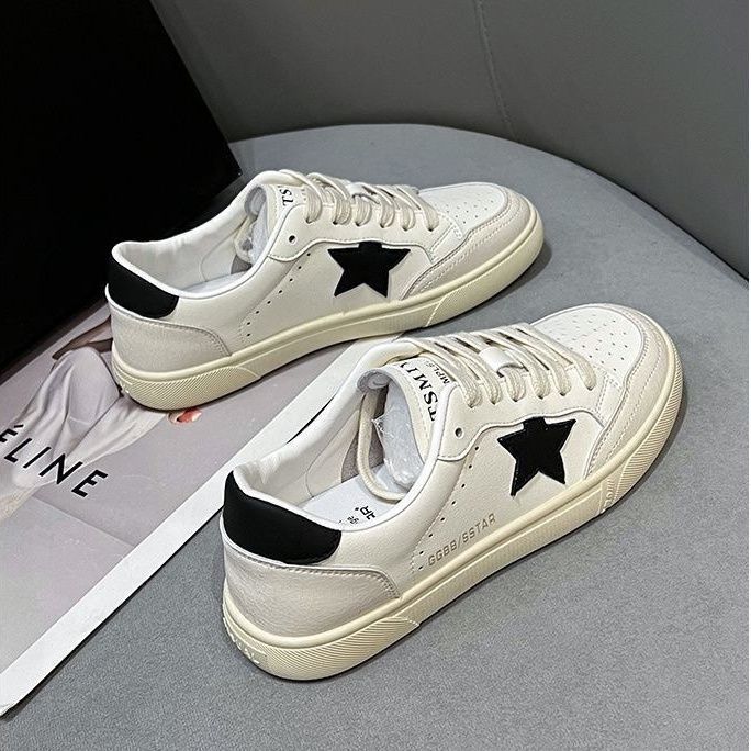 Damen Sneaker mit glitzerndem Sternenmotiv und flexiblem Sohlenprofil EB