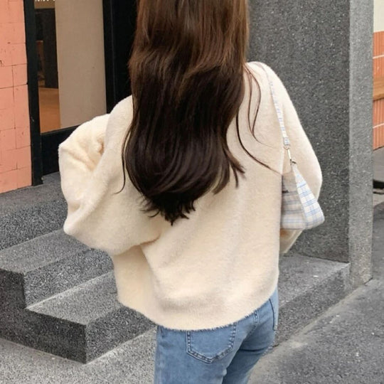 Damen Kurzgeschnittener Flauschiger Strickcardigan mit Perlenknöpfen EB