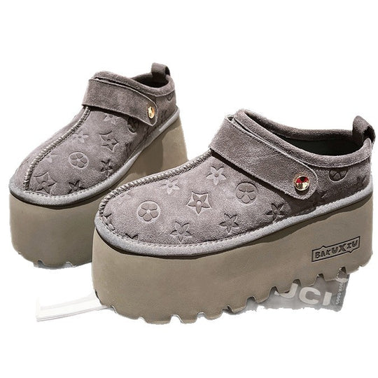 Damen Plattform Clogs mit dekorativem Reliefdesign und verstellbarem Riemen EB