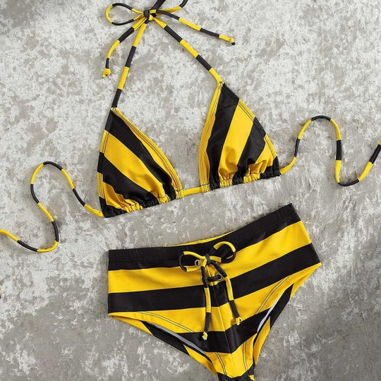 Damen Bikini mit trendigem Schnitt und verspielten Streifen EB