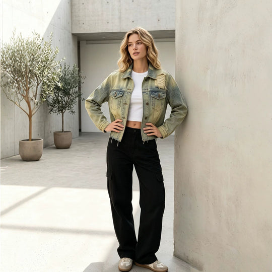Damen nan kurze Denimjacke im Destroyed-Look mit Brusttaschen und rohem Saum EB