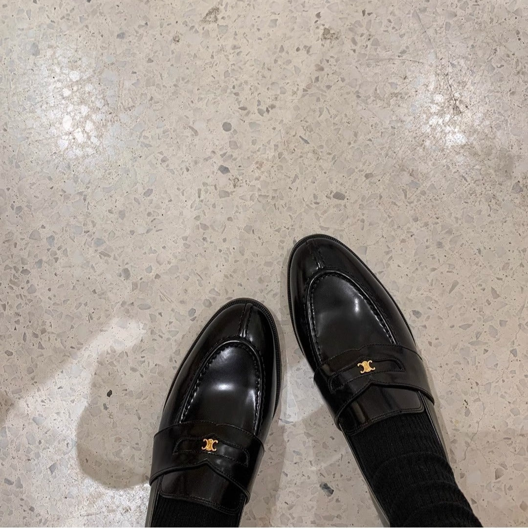 Damen elegante Mokassins mit goldenen Akzenten EB