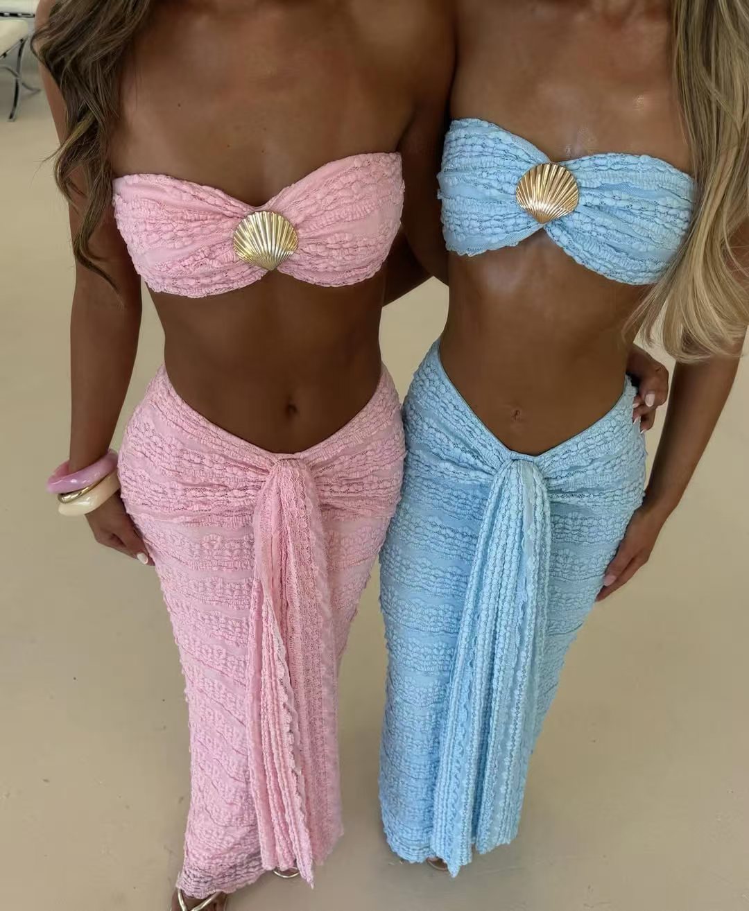 Damen Kleidungsset aus feiner Spitze und elegantem Wickelsaum EB