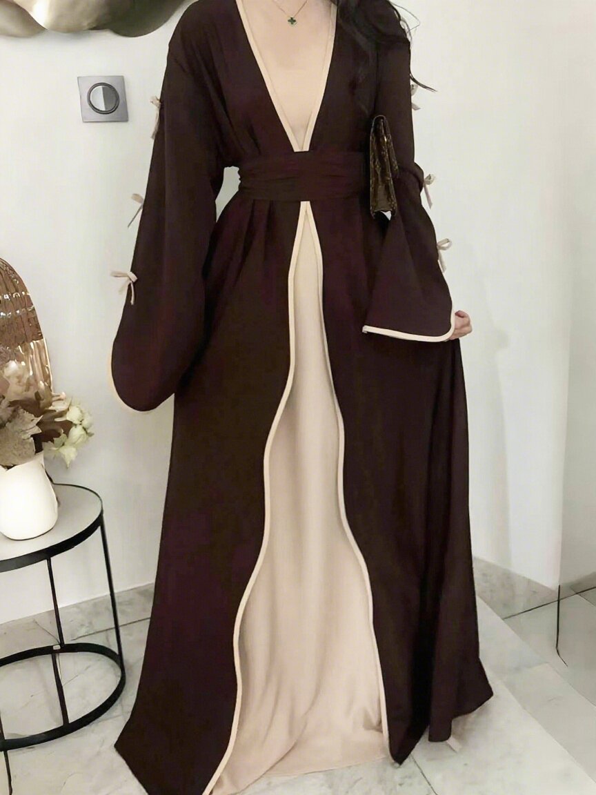 Damen nan elegante Abaya-Kaftan mit weitem Trompetenärmel, kontrastierender Passe und Wickelgürtel EB
