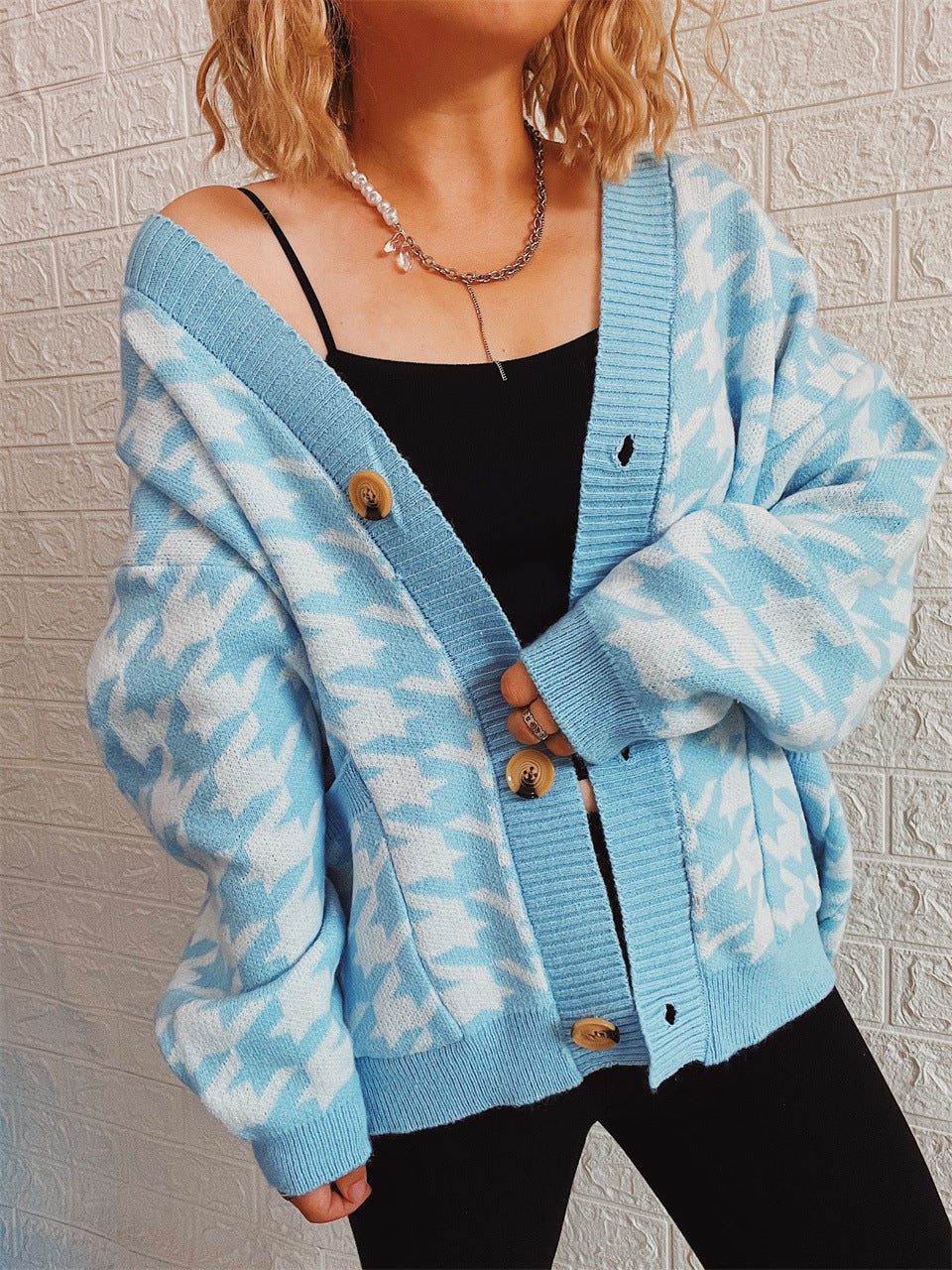 Damen gemütlicher Strickcardigan mit modernen Hahnentrittmuster und Knopfdetails EB