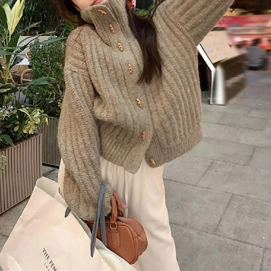 Damen Kuscheliger Strickpullover mit hohem Kragen und Knopfdetails EB