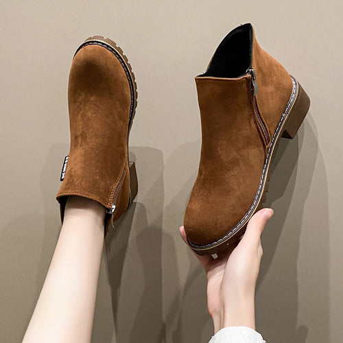 Damen nan kurze Reißverschluss-Stiefelette aus Veloursoptik mit profiliertem Traktorsohlensystem und gepolstertem Komfortfutter EB
