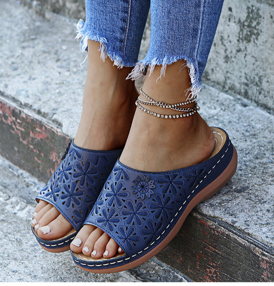 Damen Komfortable Clogs mit floralen Applikationen und anatomischem Fußbett EB