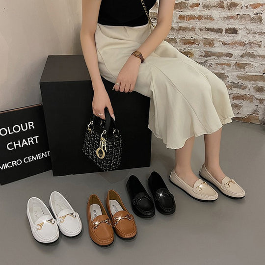 Damen Mokassin-Slipper mit modischen goldenen Akzenten EB