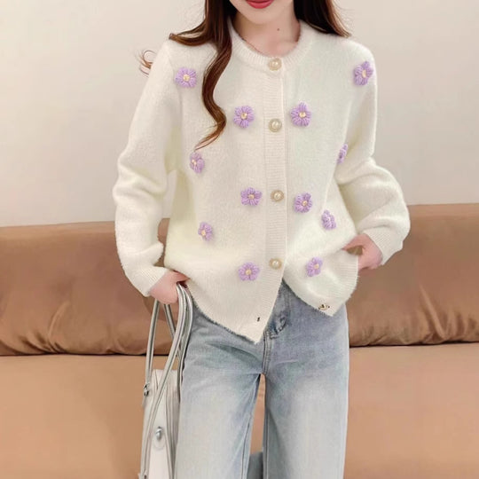 Damen Strickjacke mit zarter Blumenstickerei und Perlenknöpfen EB