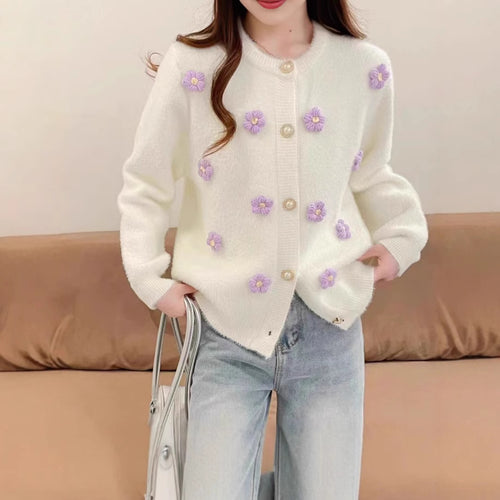 Damen Strickjacke mit zarter Blumenstickerei und Perlenknöpfen EB