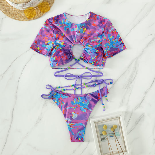 Damen Crop-Top Bikini-Set mit kreativem Schnitt und farbenfrohen Akzenten EB
