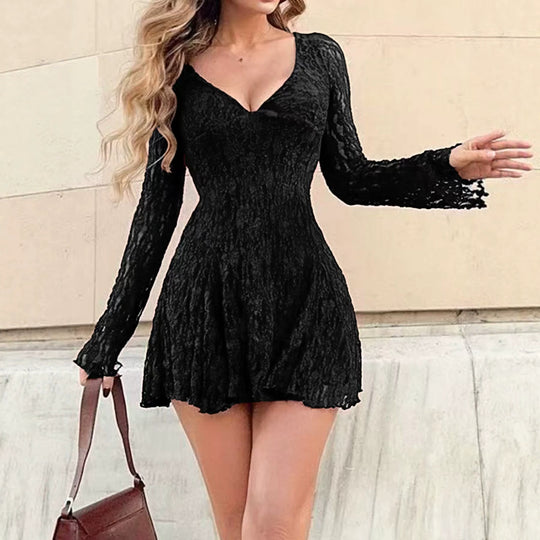 Damen Figurbetontes Mini-Kleid mit tiefem V-Ausschnitt und strukturierter Spitze EB