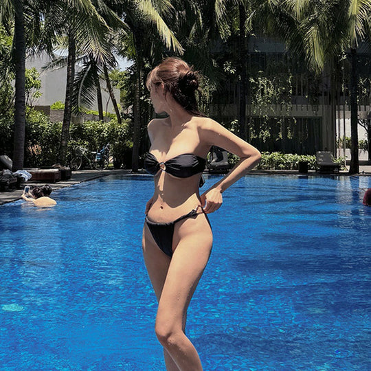 Damen Bikini-Set mit stilvollem Knoten-Design und glänzende Details EB