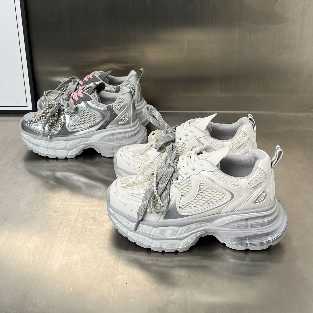 Damen Sportliche Sneakers mit atmungsaktivem Mesh und eleganten perlenverzierten Schnürsenkeln EB
