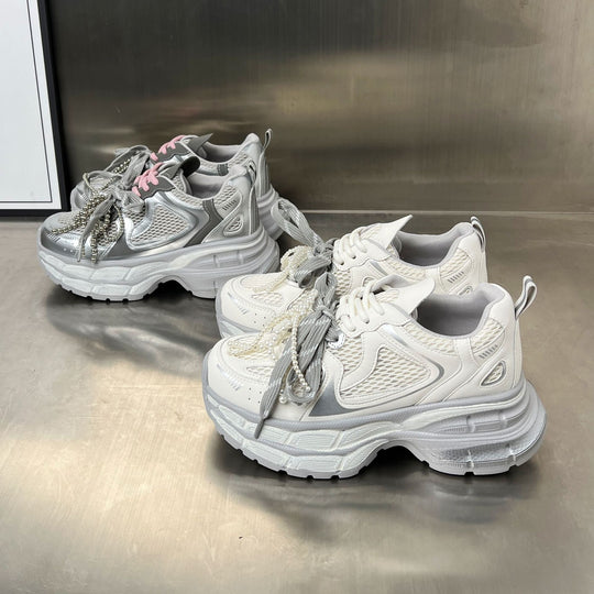 Damen Sportliche Sneakers mit atmungsaktivem Mesh und eleganten perlenverzierten Schnürsenkeln EB