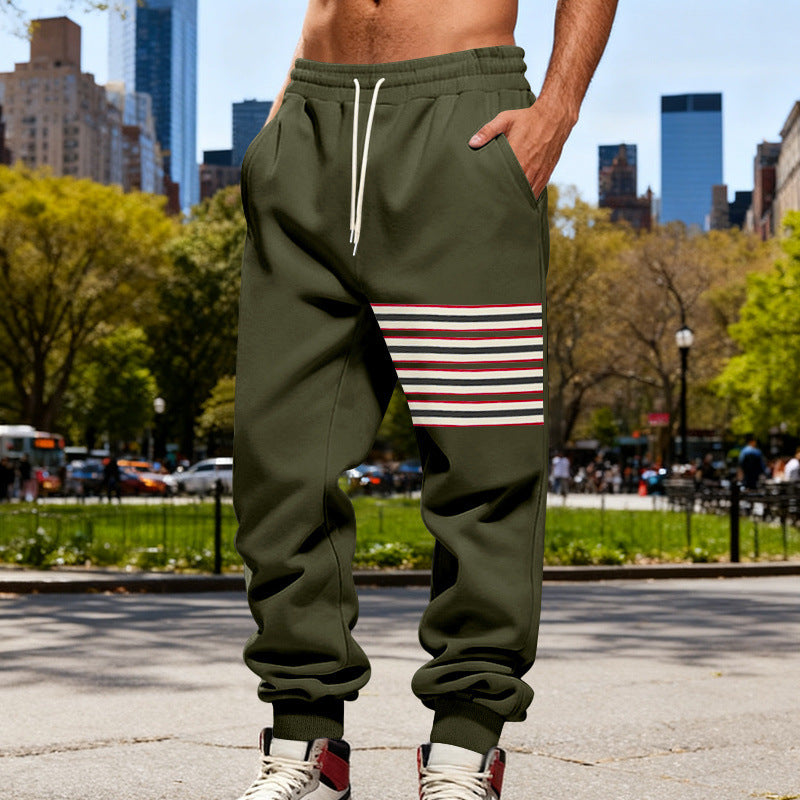 Herren Relaxed-Fit Jogginghose mit seitlicher Streifenapplikation, Kordelzug & gerippten Bündchen EB