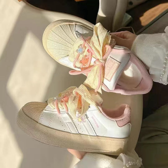 Damen Sneakers mit verspielten Blumenapplikationen und komfortabler Dämpfung EB