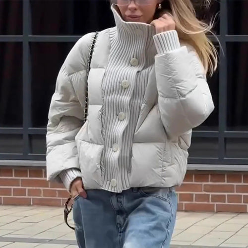 Damen gesteppte Jacke mit voluminösem Kragen und praktischen Knopfdetails EB