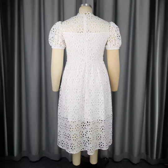Damen Elegantes Kleid mit Blumenbordüren und Puffärmeln EB