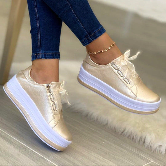 Damen Sneaker mit Modischem Plateau und Glänzendem Obermaterial EB