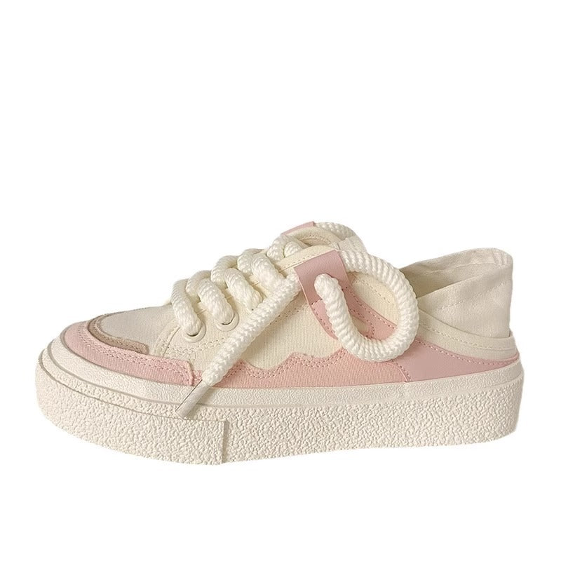 Damen Sneakers mit dickem Profil und innovativen Schnürdetails EB