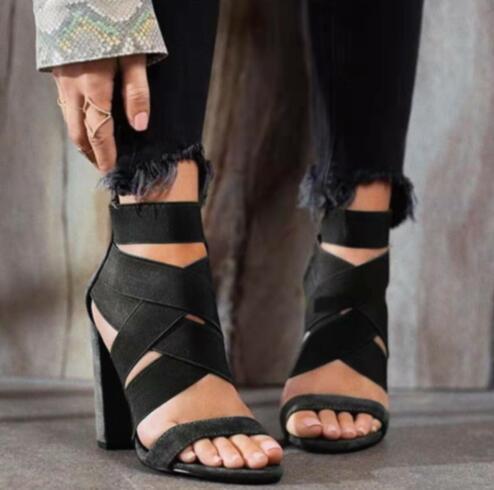 Damen Sandalen mit eleganten Riemen und Blockabsatz EB