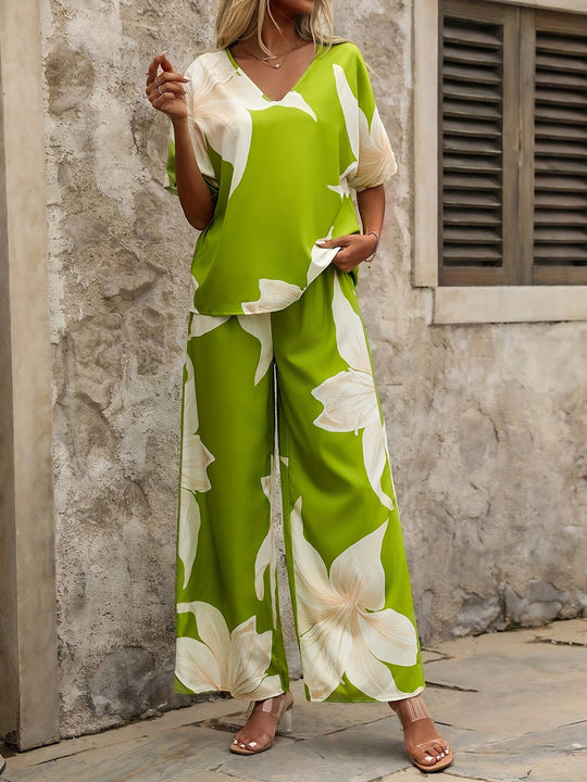 Damen luftiges Ensemble mit fließendem Schnitt und floralem Design EB
