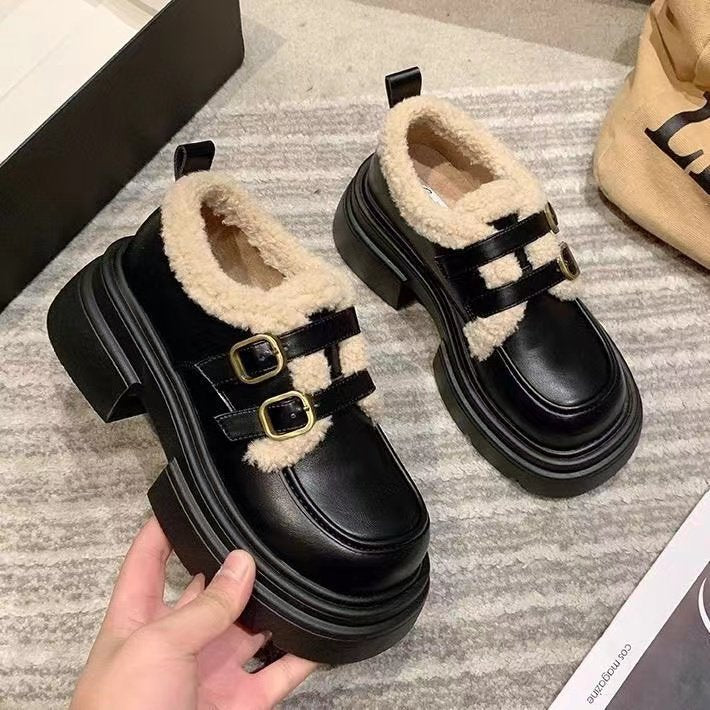 Damen modische Clarks mit flauschigem Innenfutter und doppeltem Schnallenverschluss EB