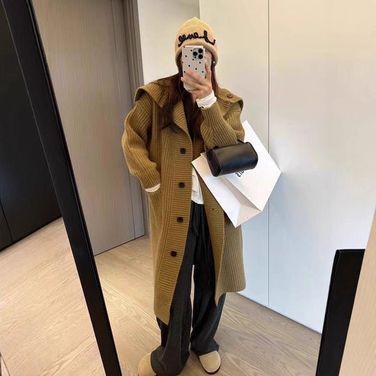 Damen Grobstrickjacke mit voluminösem Schnitt und dekorativen Knöpfen EB