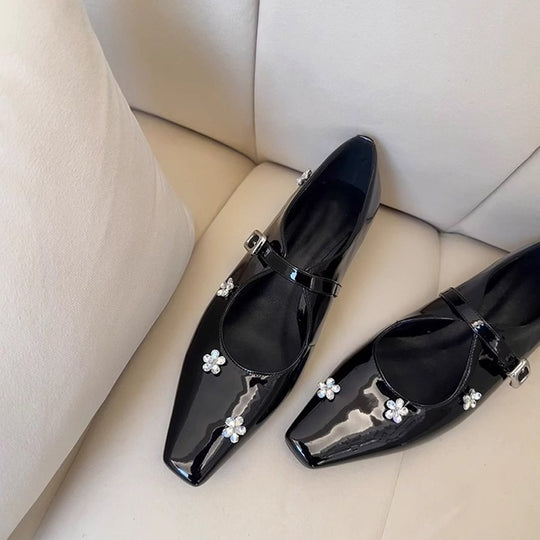 Damen Ballerina-Schuhe mit floralem Schmuckdetail und elegantem Riemendesign EB