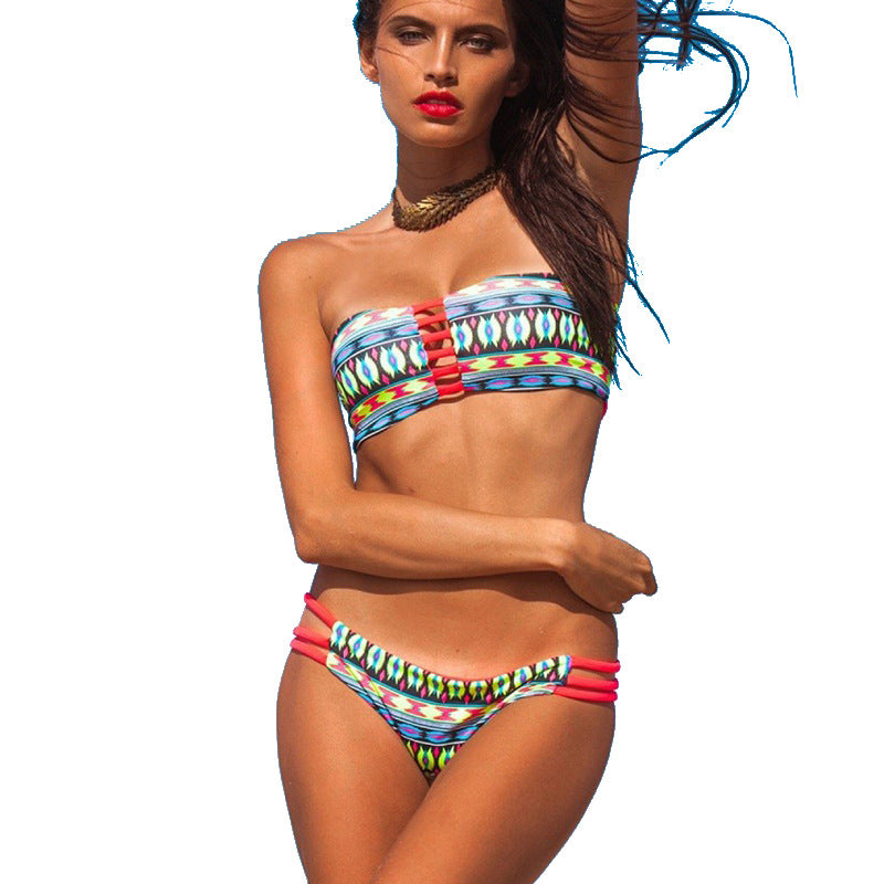 Damen Bandeau-Bikini mit trendigen Rüschendetails EB