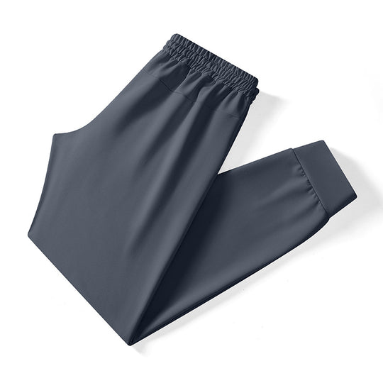 Herren athletische Tech-Jogginghose mit elastischem Kordelbund, verdeckten Reißverschlusstaschen und formgebenden Knöchelbündchen EB