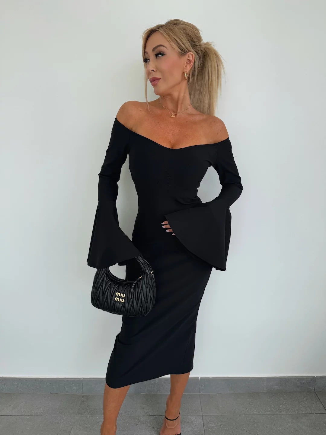Damen Figurbetontes Wickelkleid mit schulterfreiem Design und weit geschnittenen Ärmeln EB
