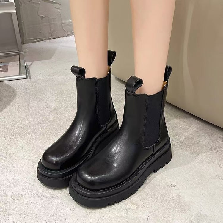 Damen  Chelsea-Boots mit elastischem Einsatz und markanter Profilsohle EB