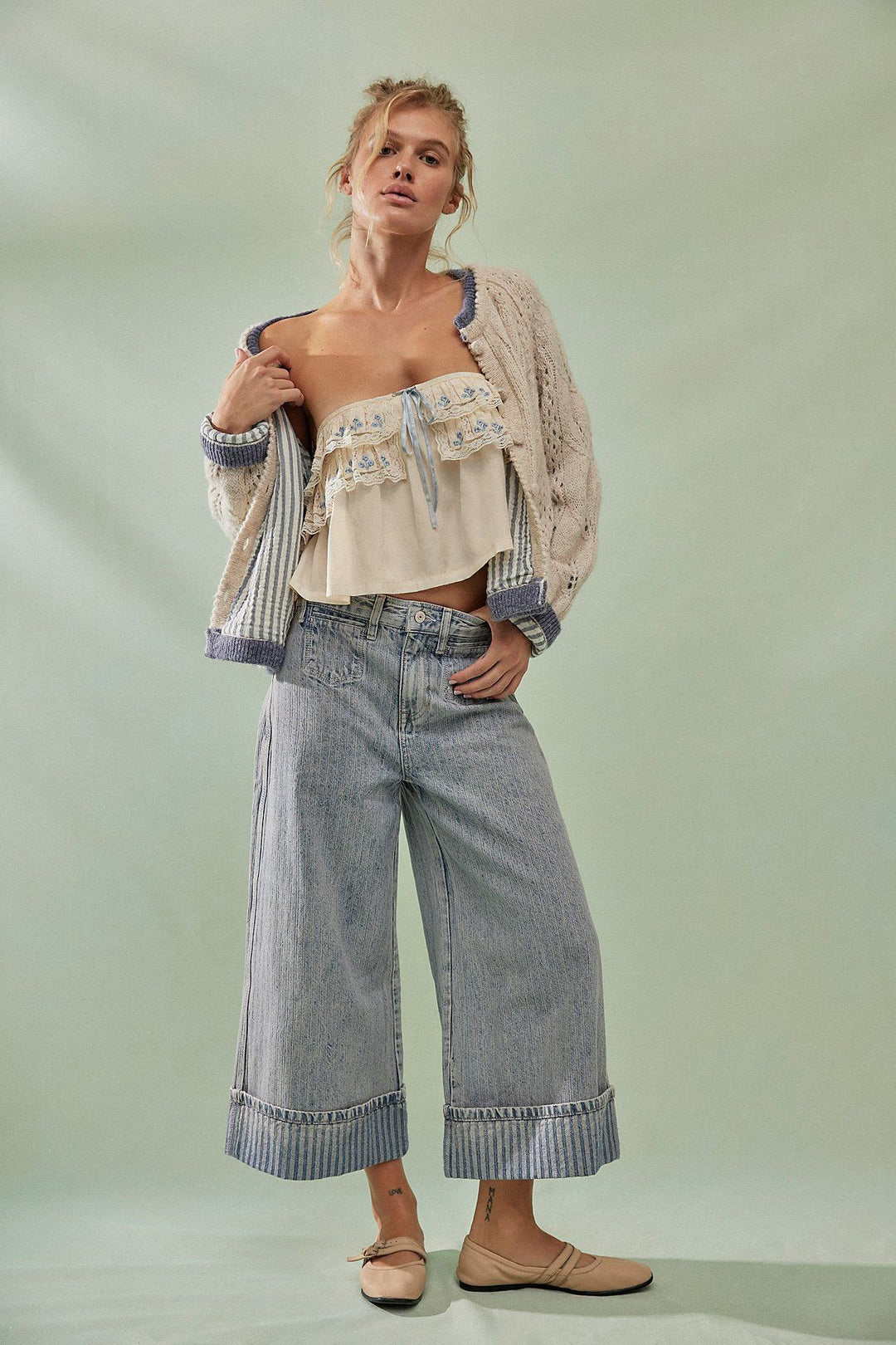 Damen Elegante weit geschnittene Jeans mit aufgenähten Streifen EB