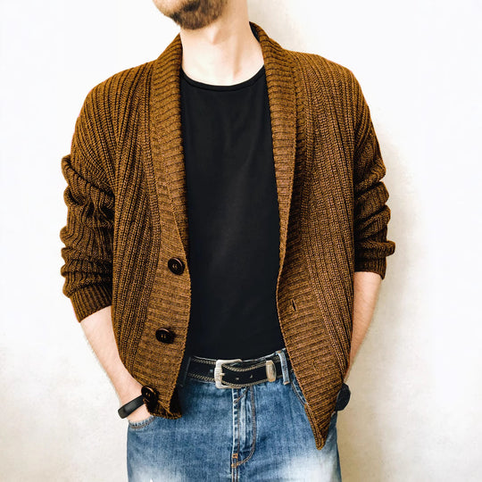 Herren Strickjacke mit großem Kragen und dekorativen Knöpfen EB