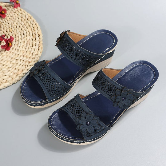 Damen stilvolle Wedge-Pantoletten mit floralen Akzenten EB