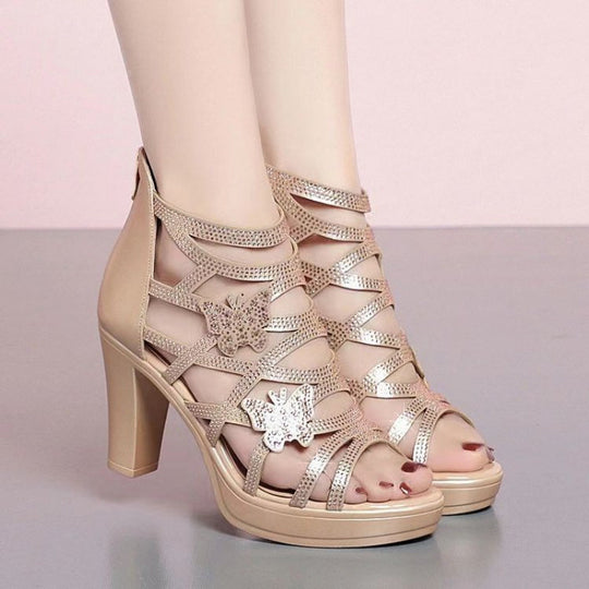 Damen Elegante Plateau-Sandaletten mit dekorativen Schmetterlingsdetails EB