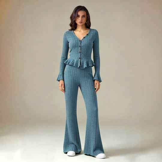 Damen feinstrukturiertes Rippstrick-Set mit tailliertem Knopfcardigan, Volant-Taillenpassform und ausgestellter Schlaghose Eichborn Berlin