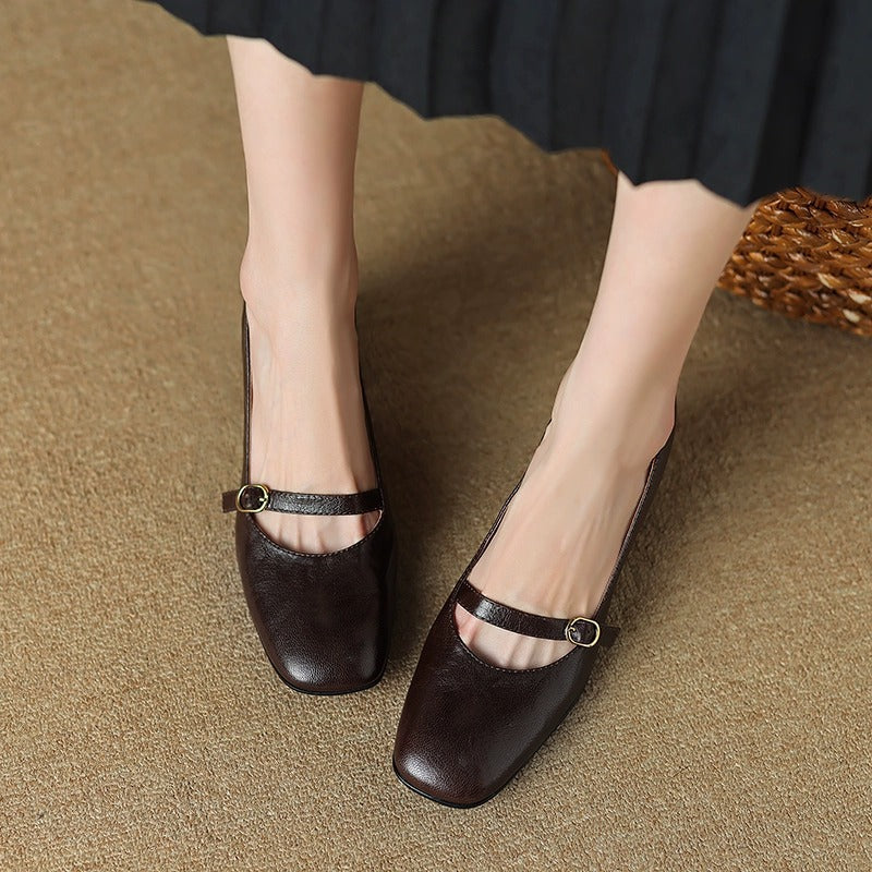 Damen Ballerina-Pumps mit dekorativem Riemchen und komfortablem Blockabsatz EB