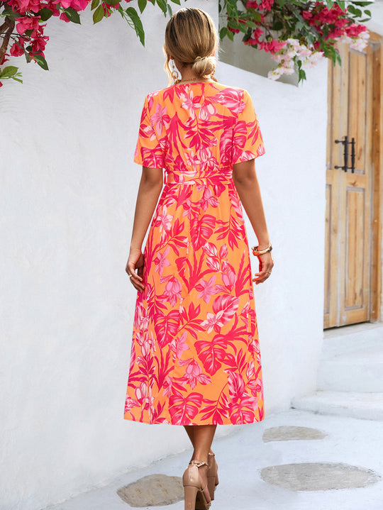 Damen Wickelkleid im floralen Design mit eleganten Rüschendetails EB