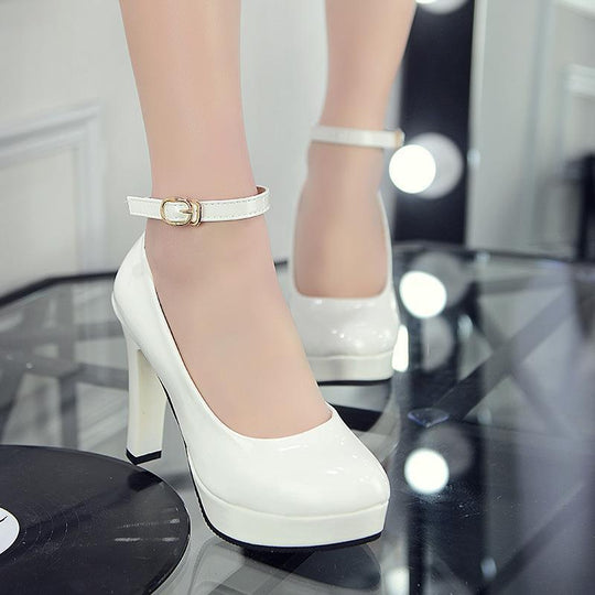 Damen Plateau-Pumps mit elegantem Riemchen und modischem Glanz EB