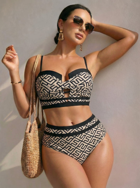 Damen Hoch geschnittener Bikini mit trendigem Cut-Out und geometrischem Muster EB