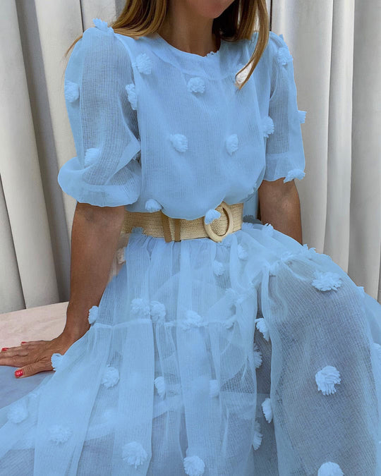 Damen Kleid mit volumetrischen Puffärmeln und dekorativen Fransen EB