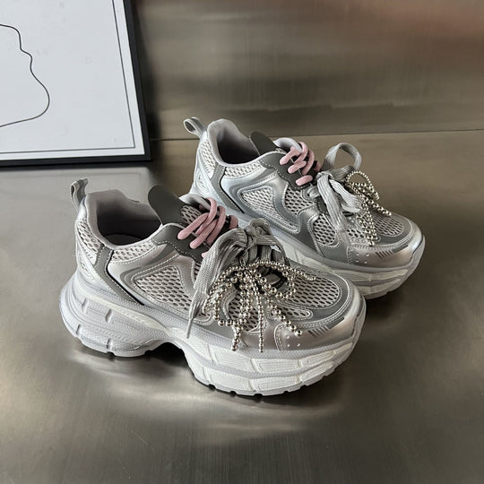 Damen Sportliche Sneakers mit stilvollem Mesh-Design und modischer Perlenverzierung EB